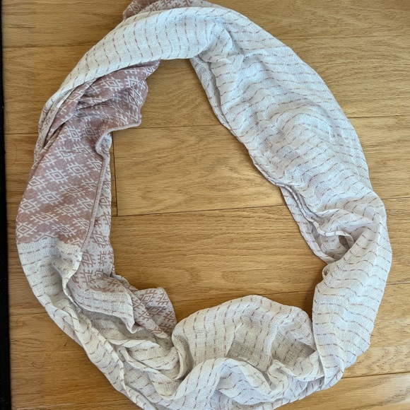 Infinity scarf - Picture 1 of 2